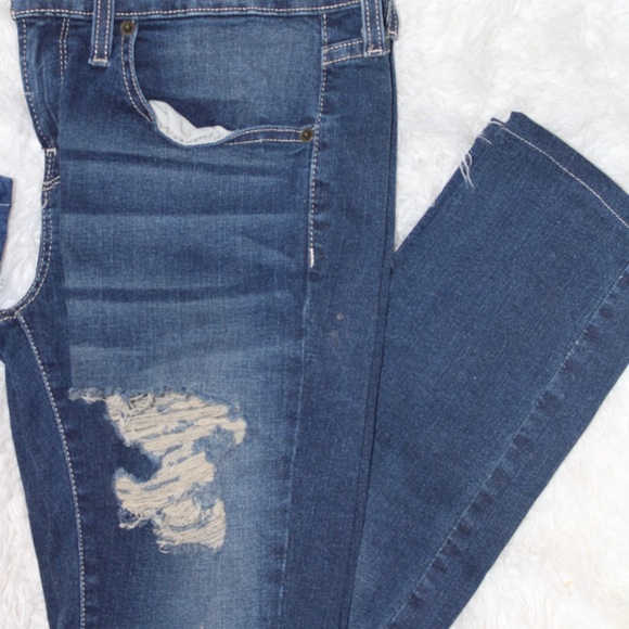 Two guess jeans. - Picture 3 of 6